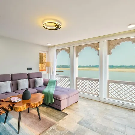 Stayvista At The Ganga House - Holy River Varanasi Exterior photo