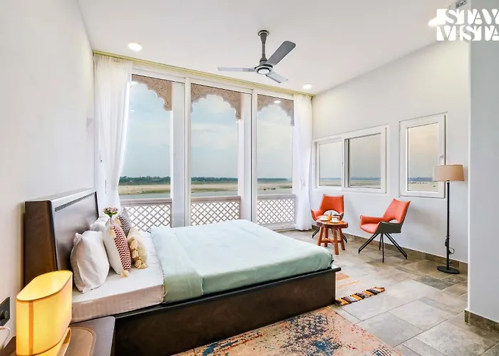 Stayvista At The Ganga House - Holy River Varanasi