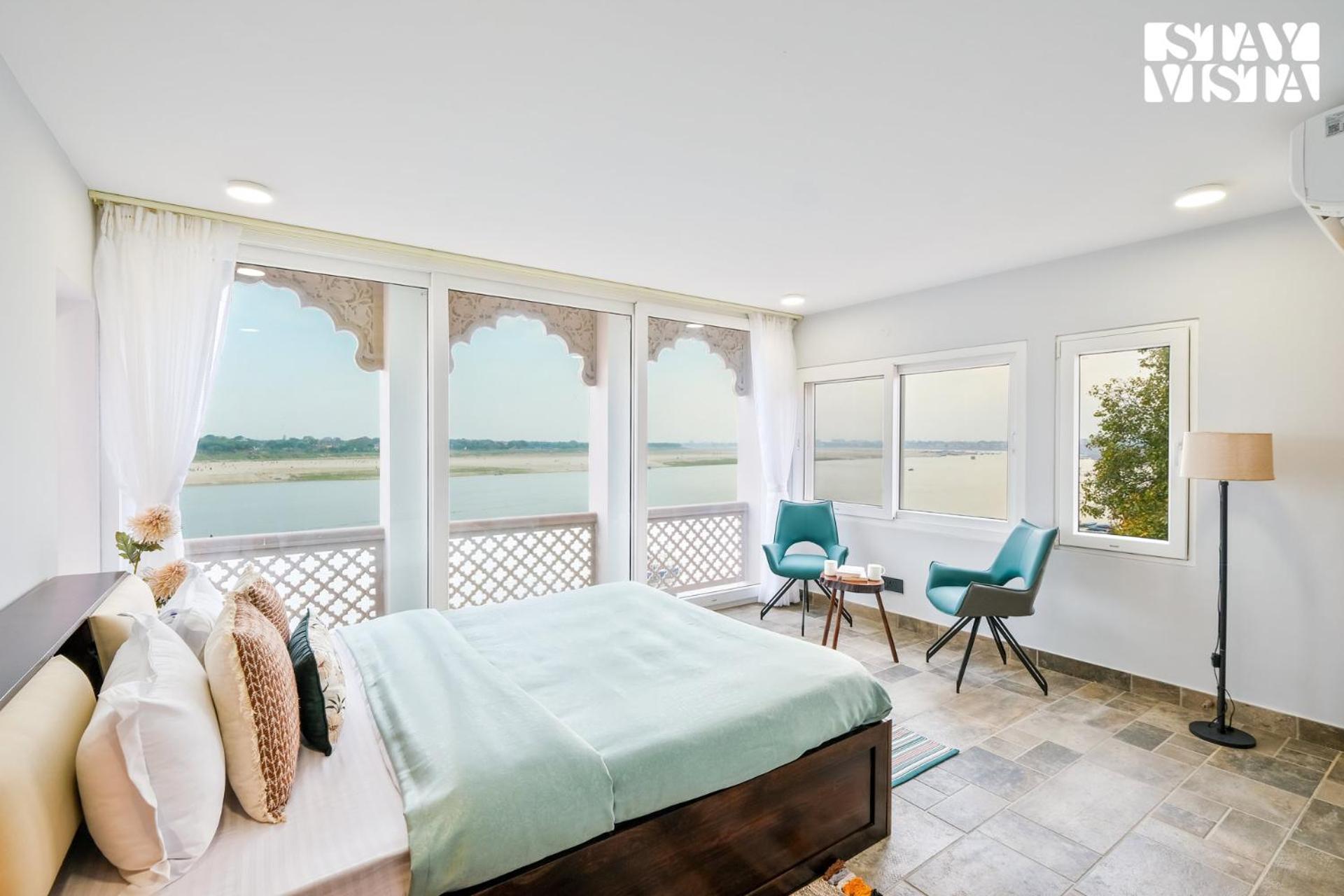 Stayvista At The Ganga House - Holy River Villa *