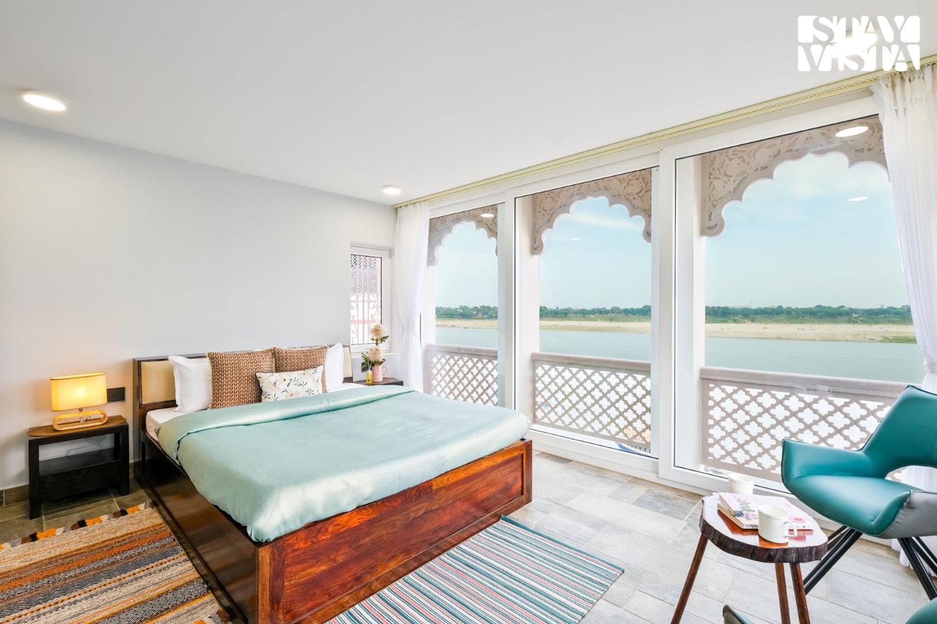 Stayvista At The Ganga House - Holy River Villa Varanasi