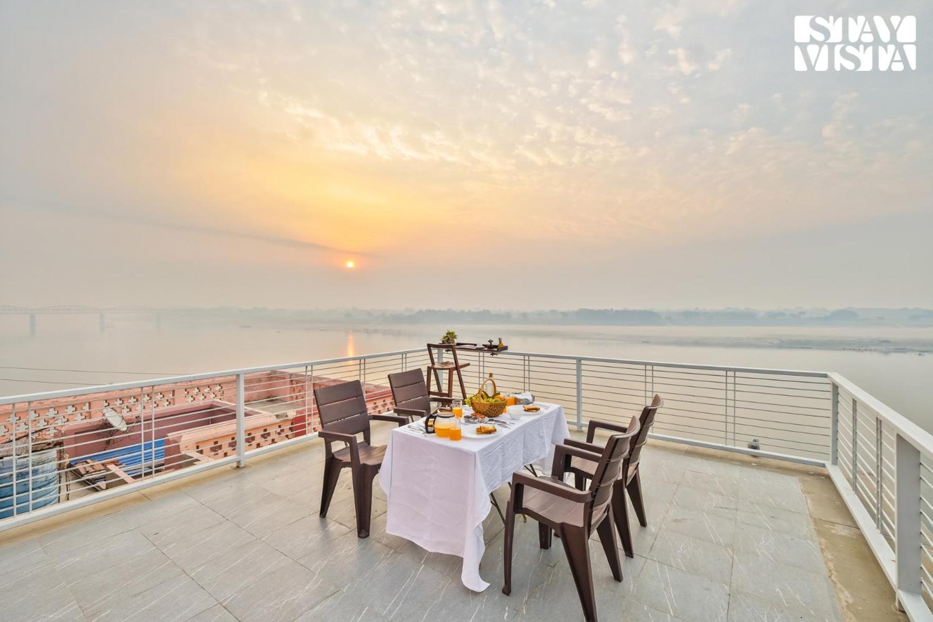 Villa Stayvista At The Ganga House - Holy River Varanasi